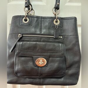 Coach K1073-F15694 Hamptons Large Black Pebbled Leather Turnlock Tote in VGUC